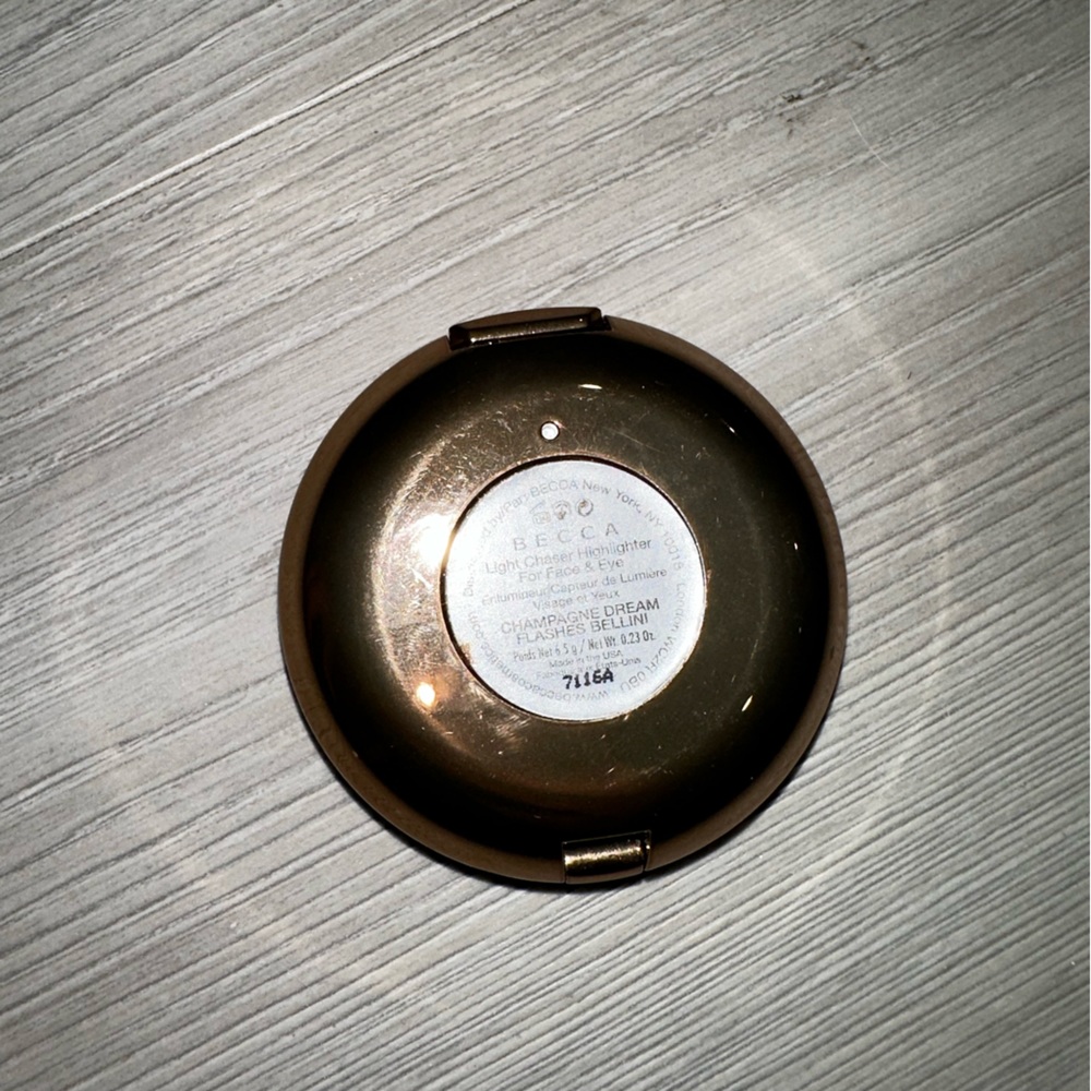 Becca highlighter - Picture 3 of 3